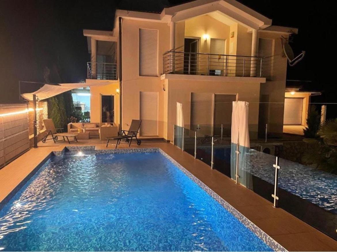 Ferienhaus Siroki Brijeg Exterior photo